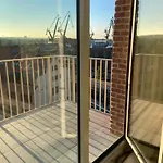 Crane Panorama Lägenhet