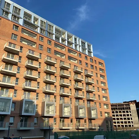 Apartment Crane Panorama *