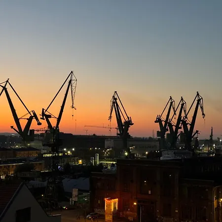 Crane Panorama Apartment
