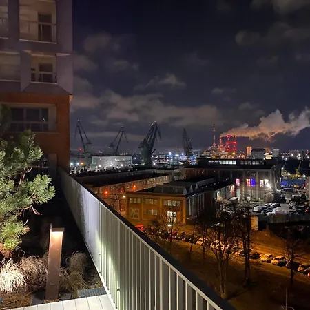Crane Panorama Apartment
